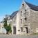 Un pueblo francés que cuenta con calles adoquinadas y una arquitectura medieval tardía